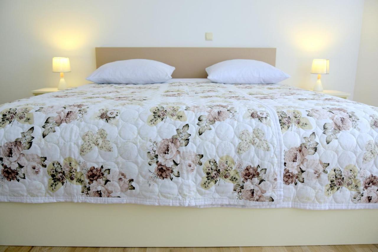 James Bond Apartments Palit Екстер'єр фото
