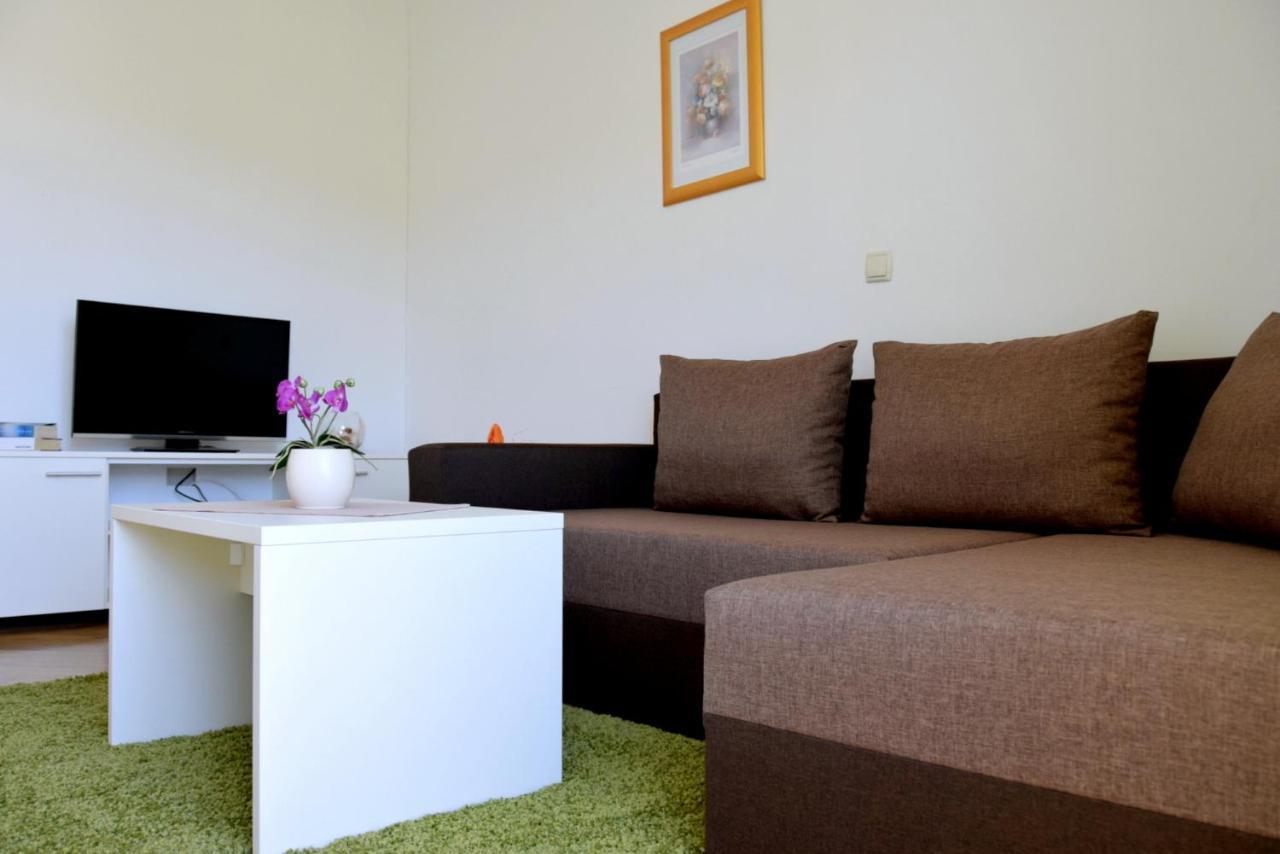 James Bond Apartments Palit Екстер'єр фото