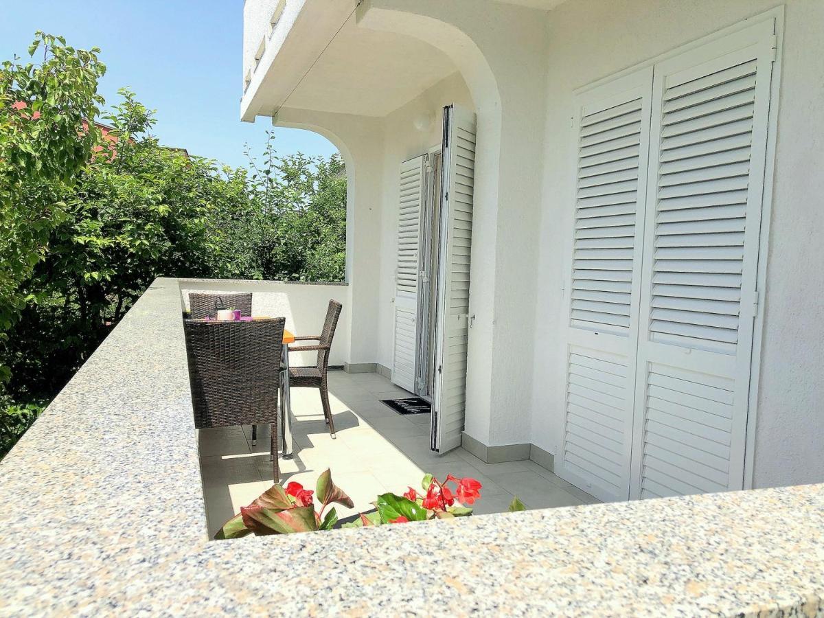 James Bond Apartments Palit Екстер'єр фото