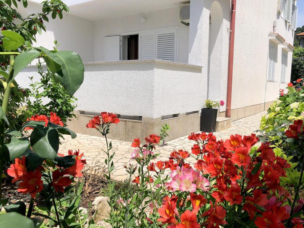 James Bond Apartments Palit Екстер'єр фото