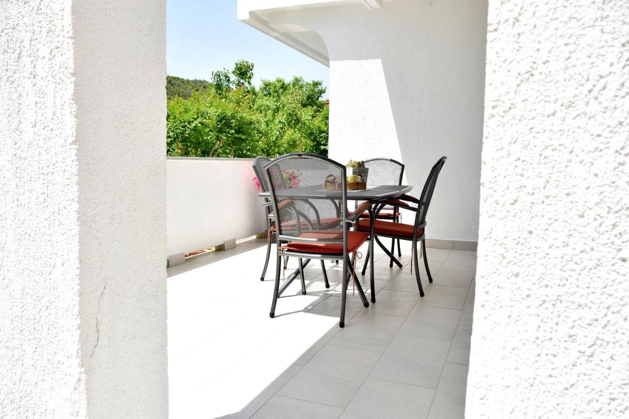 James Bond Apartments Palit Екстер'єр фото