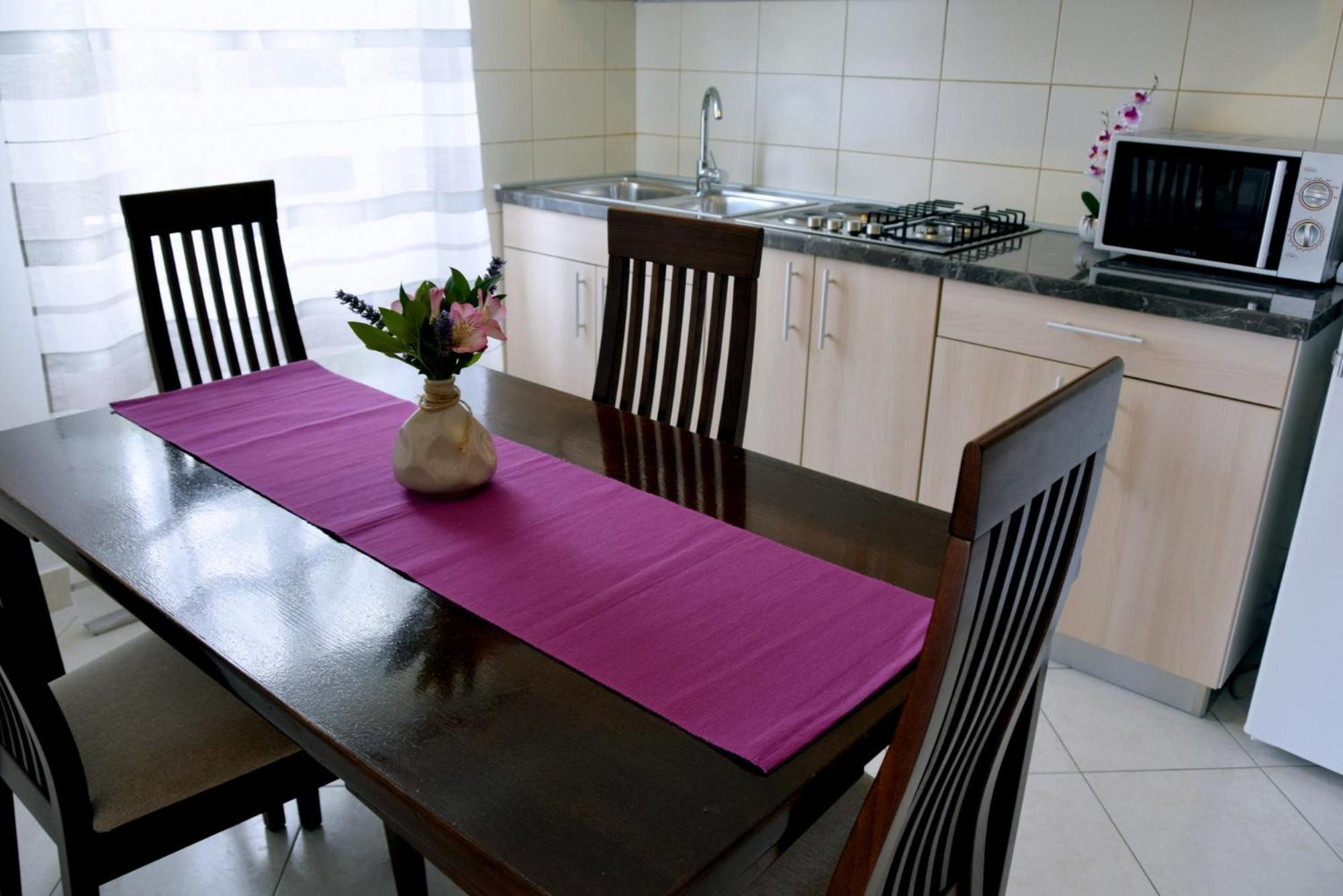 James Bond Apartments Palit Номер фото